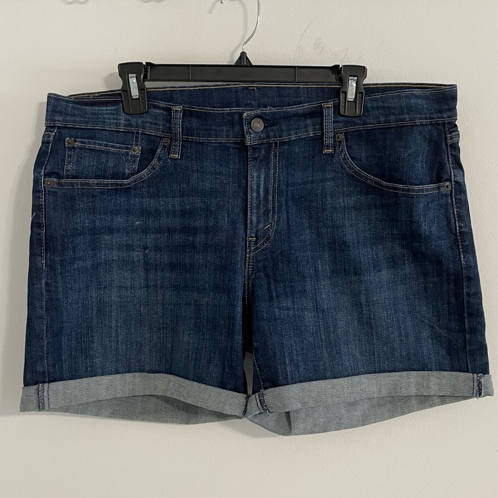 Levi’s size 32 Jean short
